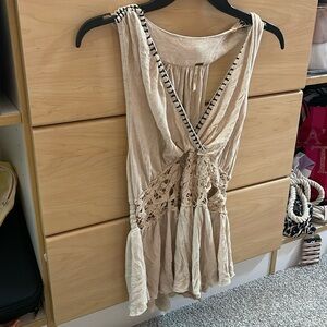 Super cute free people top!